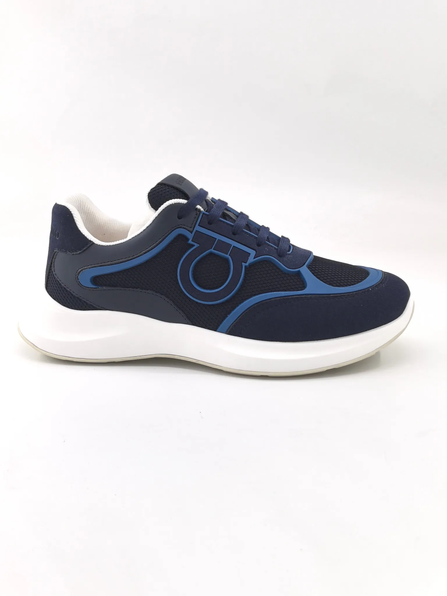 [Ferragamo] Top P: 740💰 Size: 39~44 (38 45 custom-made, non-refundable) 2025 Ferragamo men's new casual sports shoes, sports fashion charm, classic matching colors, elegant style and casual charm complement each other, showing urban fashion style. Rich colors interweave with modern charm, and simple lines outline the silhouette of the bag, interpreting casual aesthetics. Imported calfskin + first layer suede + TPU outsole